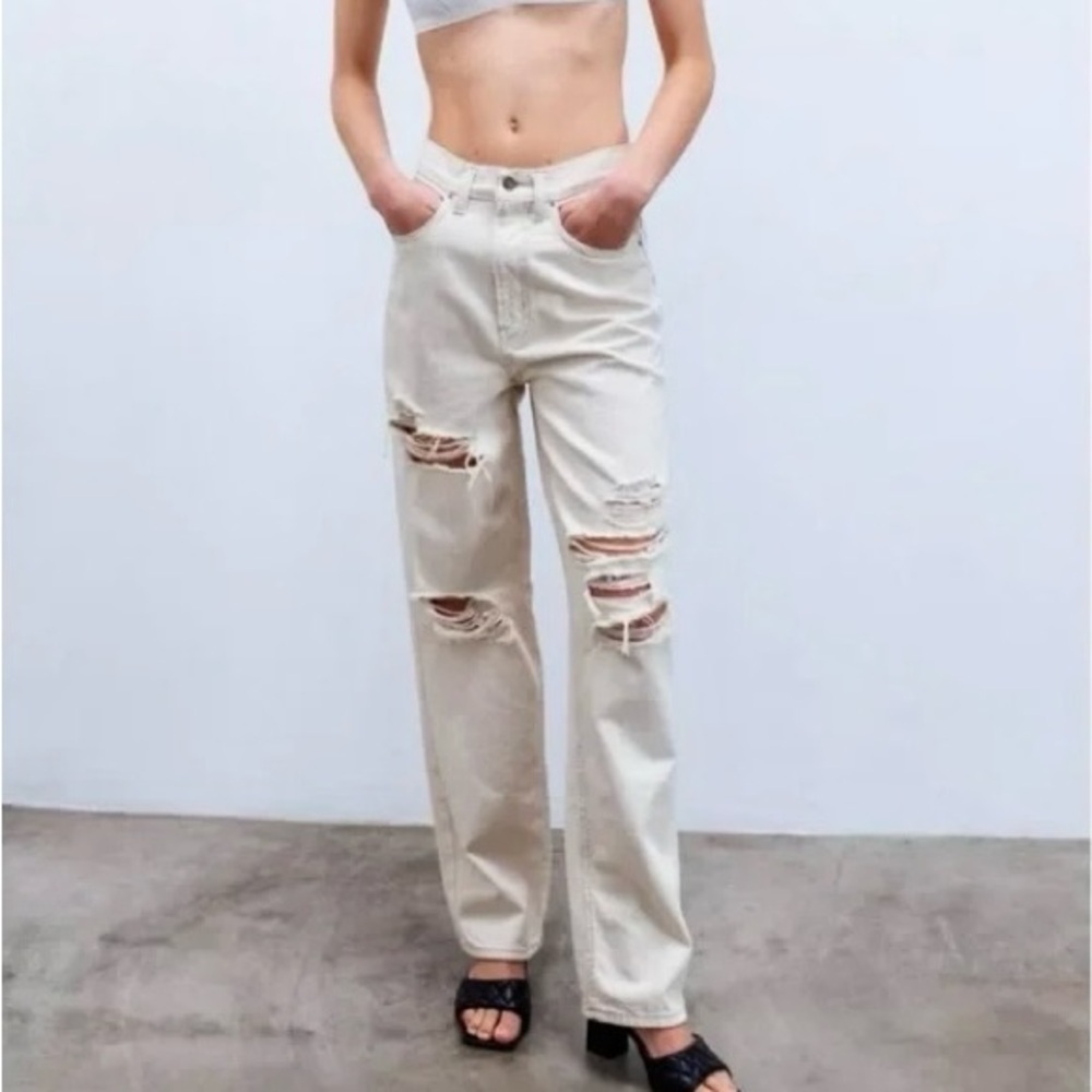 Urban Outfitters BDG High Rise Baggy Distressed Jean in Cream Size 26